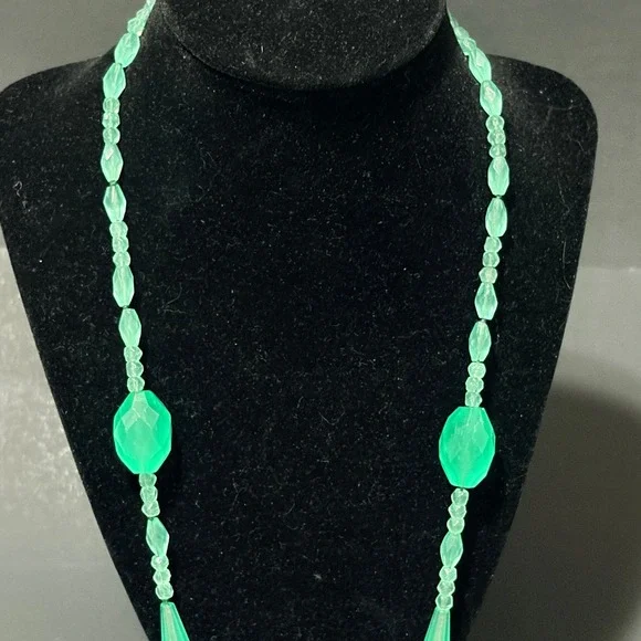 Vtg Green Uranium Glass Beaded Necklace UV Reactive Vaseline Glass Glows Flapper - Picture 8 of 16